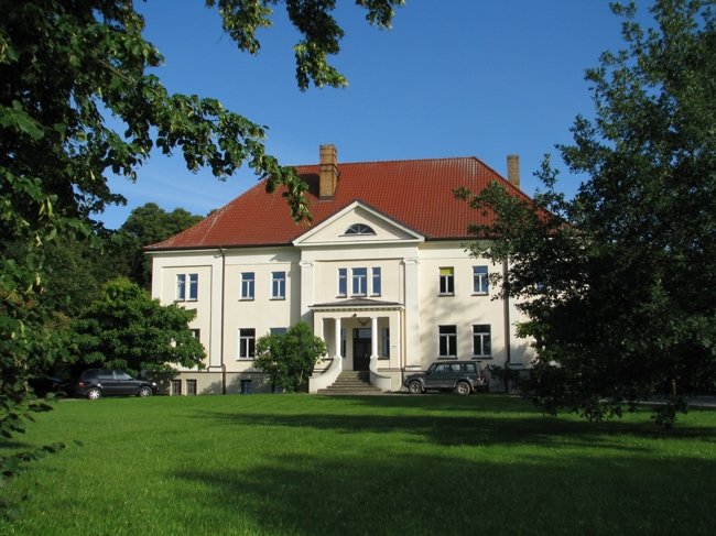 Wohnhaus mit Einliegerwohnung + DG Ausb. in ruhiger Umgebung und Feldrandlage vor den Toren Rostocks